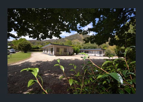 Mount Beauty Motor Inn - Sydneys Hotel 0