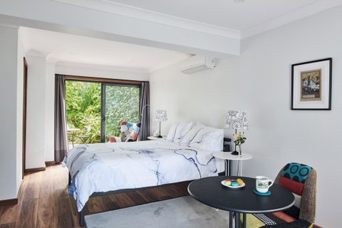 Mountain Sojourn - Sydneys Hotel 0