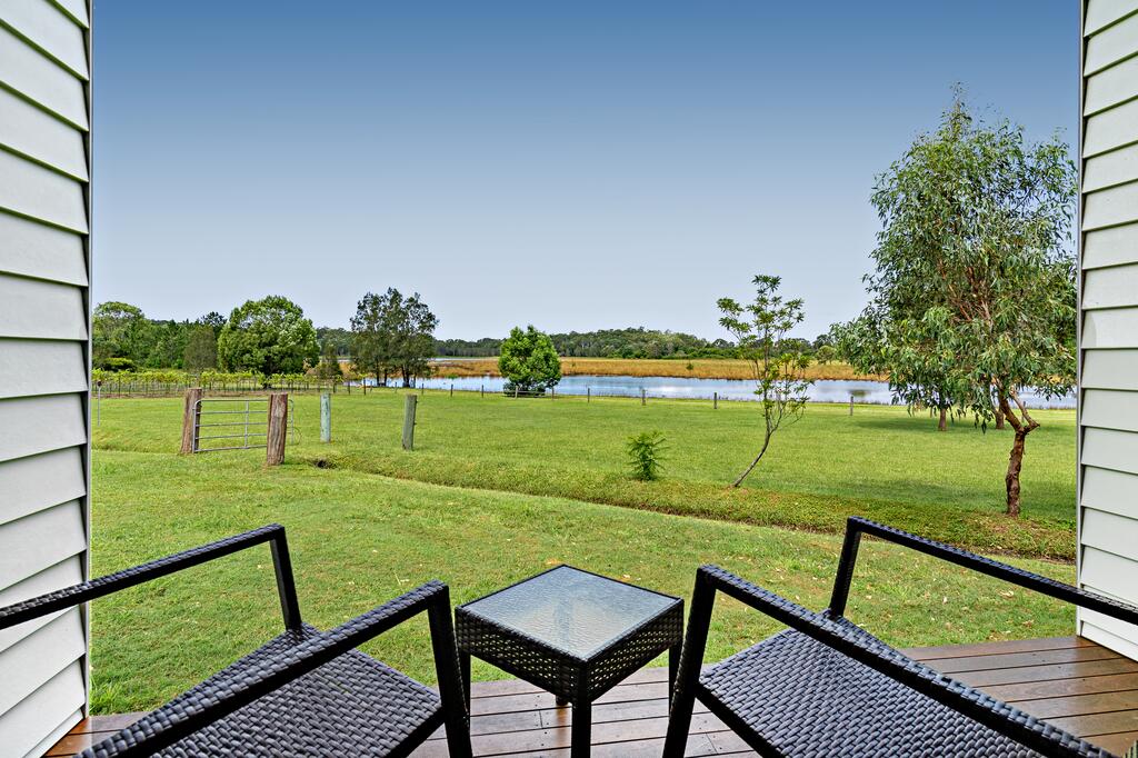 Kurwongbah QLD Sydneys Hotel