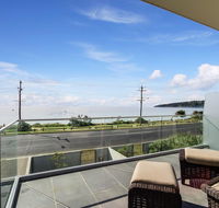 Nautilus 1 Luxury Retreat - Modern beachfront townhouse WiFi water views - Sydneys Hotel