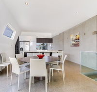 Nautilus 2 Luxury Retreat - Modern beachfront townhouse WiFi water views - Sydneys Hotel