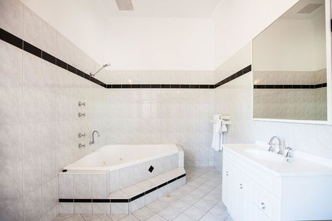 Captain Stirling Hotel - Sydneys Hotel 26