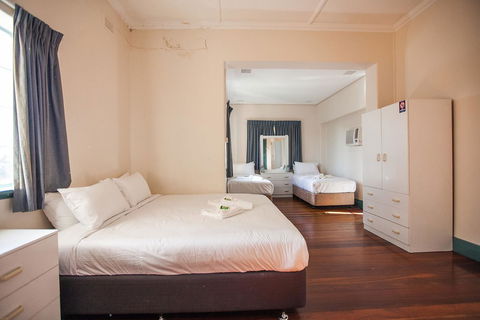 Captain Stirling Hotel - Sydneys Hotel 2