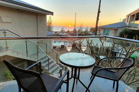 Scarborough Beach Front Resort - Shell Ten - Sydneys Hotel 7
