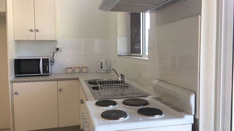 Capel Short-Stay Accommodation - Sydneys Hotel 3