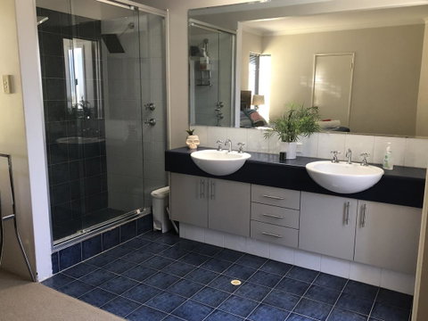 BeachHideaway@Scarborough - Sydneys Hotel 6