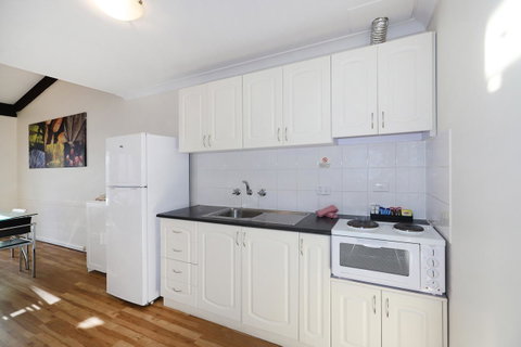 Seashore Memories - Sleeps 3 - Sydneys Hotel 8