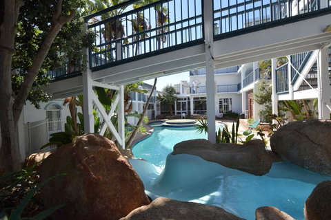Seashore Memories - Sleeps 3 - Sydneys Hotel 18