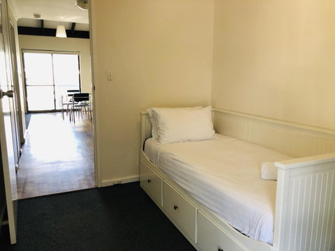 Seashore Memories - Sleeps 3 - Sydneys Hotel 5