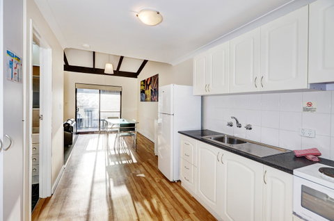 Seashore Memories - Sleeps 3 - Sydneys Hotel 10