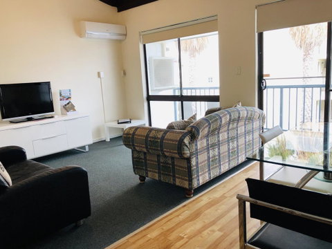 Seashore Memories - Sleeps 3 - Sydneys Hotel 3