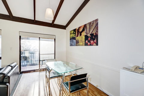Seashore Memories - Sleeps 3 - Sydneys Hotel 9