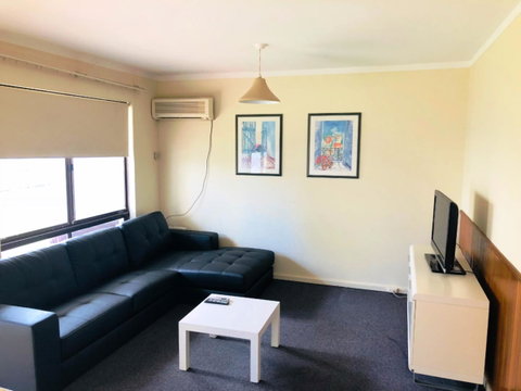 West Beach Lagoon 208 â€“ Great Value! - Sydneys Hotel 10
