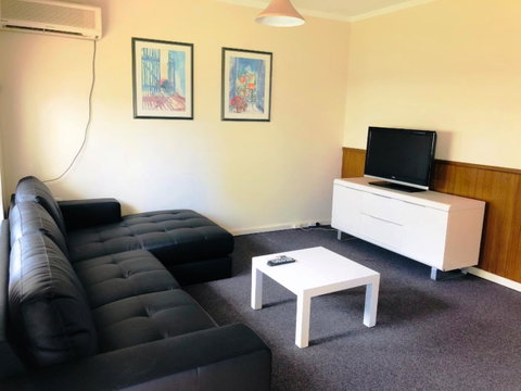West Beach Lagoon 208 â€“ Great Value! - Sydneys Hotel 9