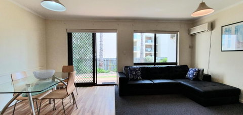 West Beach Lagoon 208 â€“ Great Value! - Sydneys Hotel 4