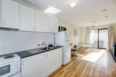West Beach Lagoon 208 â€“ Great Value! - Sydneys Hotel 12