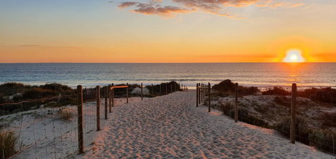 West Beach Lagoon 208 â€“ Great Value! - Sydneys Hotel 26
