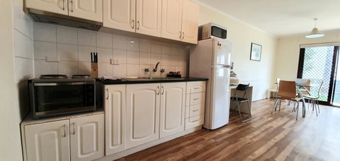 West Beach Lagoon 208 â€“ Great Value! - Sydneys Hotel 11