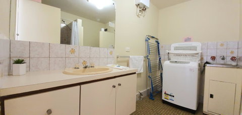 West Beach Lagoon 208 â€“ Great Value! - Sydneys Hotel 8