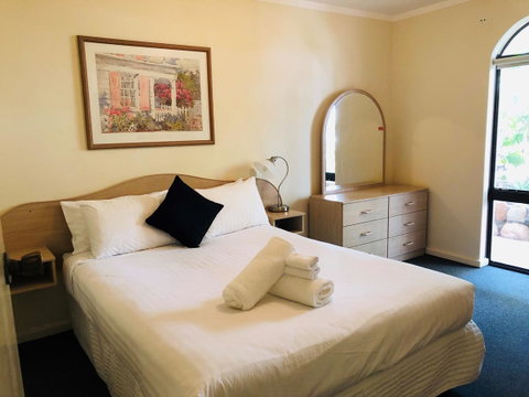 West Beach Lagoon 208 â€“ Great Value! - Sydneys Hotel 2