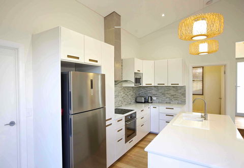 Sunny Blinco Street House - Sydneys Hotel 5