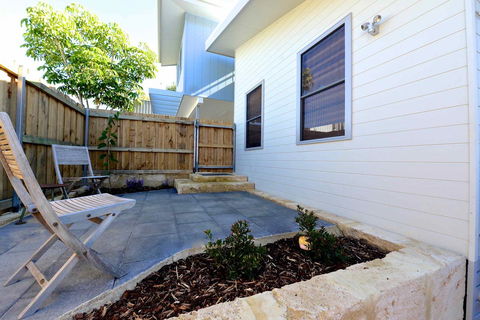 Sunny Blinco Street House - Sydneys Hotel 12