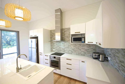 Sunny Blinco Street House - Sydneys Hotel 6