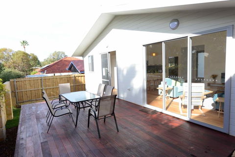 Sunny Blinco Street House - Sydneys Hotel 11