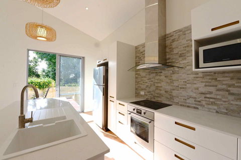 Sunny Blinco Street House - Sydneys Hotel 3