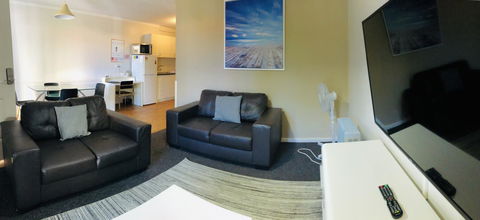 West Beach Lagoon 107 - Great Value - Sydneys Hotel 5