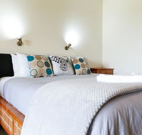 Karri Aura - Sydneys Hotel