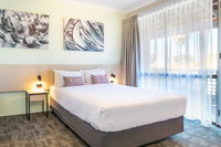 Book Wanneroo Accommodation Vacations Sydneys Hotel Sydneys Hotel