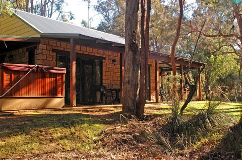 Yelverton Brook Conservation Sanctuary - Sydneys Hotel 8