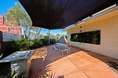 Latitude20 Searipple Rd - Sydneys Hotel 1
