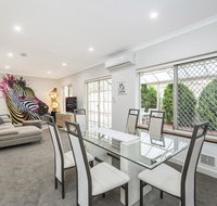 Luxury Federation Style Home - Sleeps 10 - Sydneys Hotel