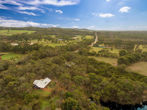 Denmark Forest Retreat - Sydneys Hotel 4