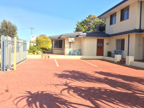 The Royal Dolphin Bed & Breakfast Safety Bay - Sydneys Hotel 7