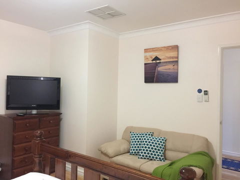 The Royal Dolphin Bed & Breakfast Safety Bay - Sydneys Hotel 30