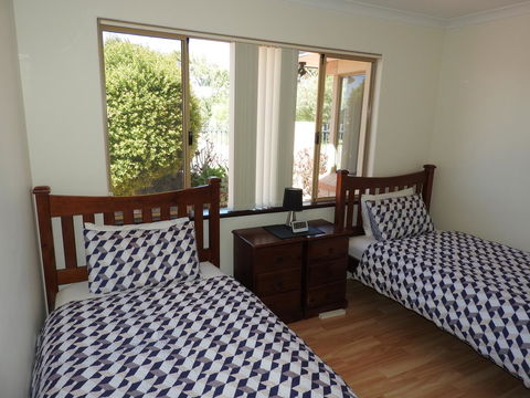 The Royal Dolphin Bed & Breakfast Safety Bay - Sydneys Hotel 16