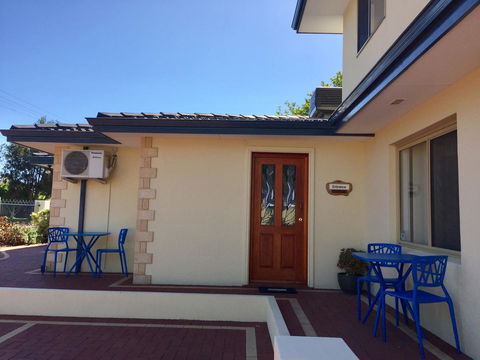 The Royal Dolphin Bed & Breakfast Safety Bay - Sydneys Hotel 25