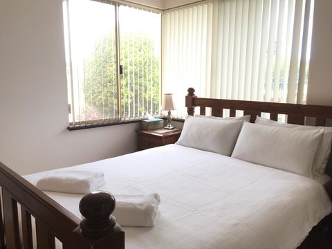 The Royal Dolphin Bed & Breakfast Safety Bay - Sydneys Hotel 5