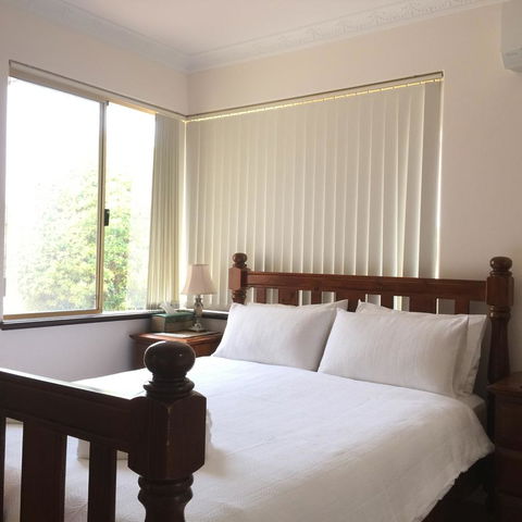 The Royal Dolphin Bed & Breakfast Safety Bay - Sydneys Hotel 3