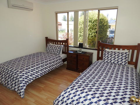 The Royal Dolphin Bed & Breakfast Safety Bay - Sydneys Hotel 15
