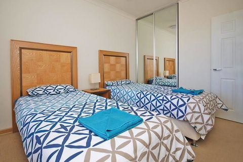 Seas The Day - Jurien Bay - Sydneys Hotel 34