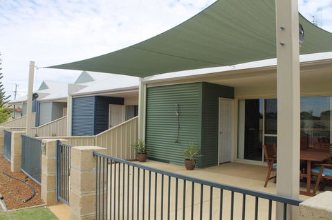 Seas The Day - Jurien Bay - Sydneys Hotel 14