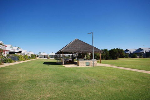 Seas The Day - Jurien Bay - Sydneys Hotel 35
