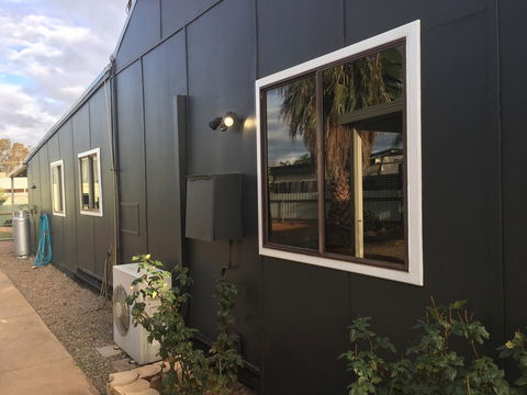 The Cottage That Could - Sydneys Hotel 1