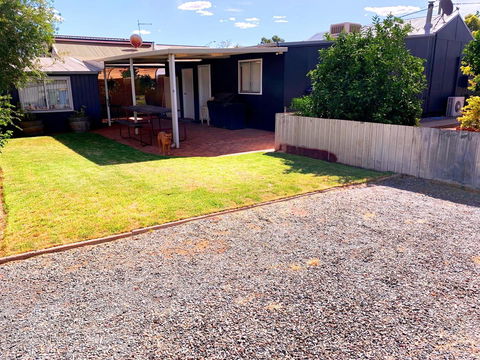 The Cottage That Could - Sydneys Hotel 2