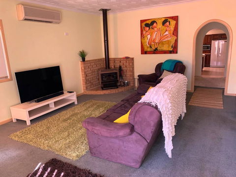 The Cottage That Could - Sydneys Hotel 5