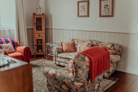 Bluebird Cottage - Sydneys Hotel 10